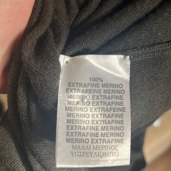 Burberry sweater - Picture 9 of 11